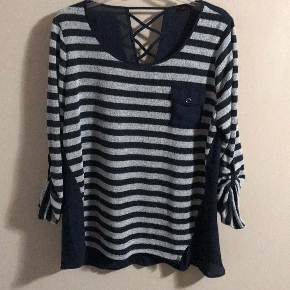 Cute top by Mine Too - Size 1XL